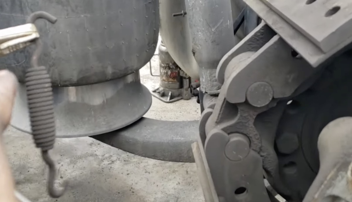 Baltimore On-Site Truck & Trailer Repair service detail