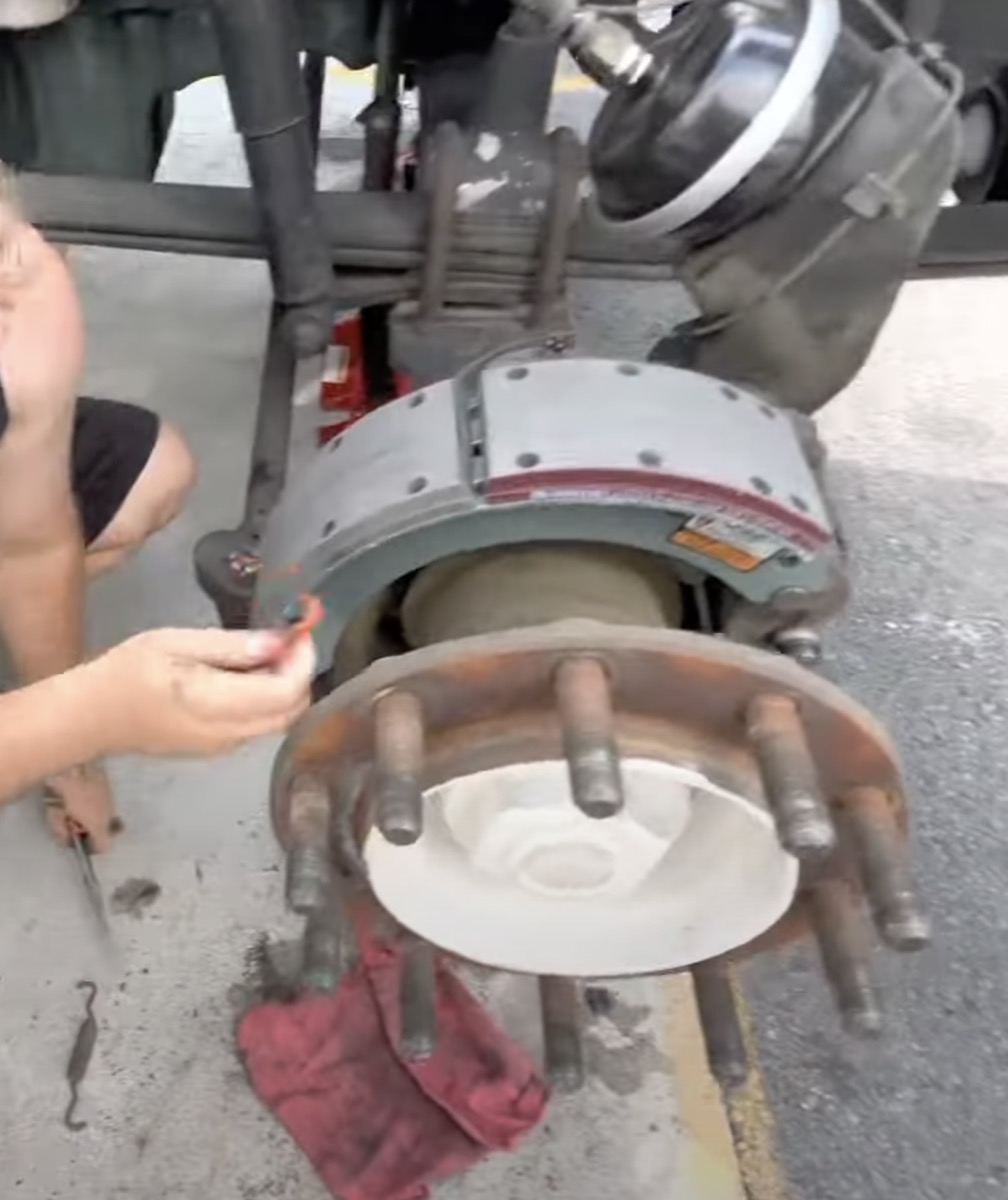 Baltimore On-Site Truck & Trailer Repair service detail